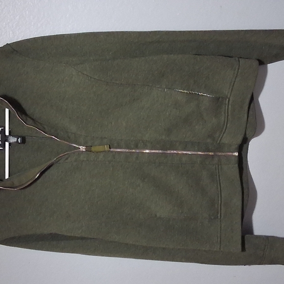 VICTORIA Green Zip Up Jacket with Stand-Up Collar - Picture 3 of 7